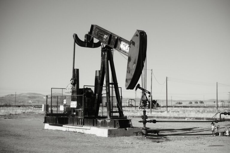 a black and white photo of an oil pump